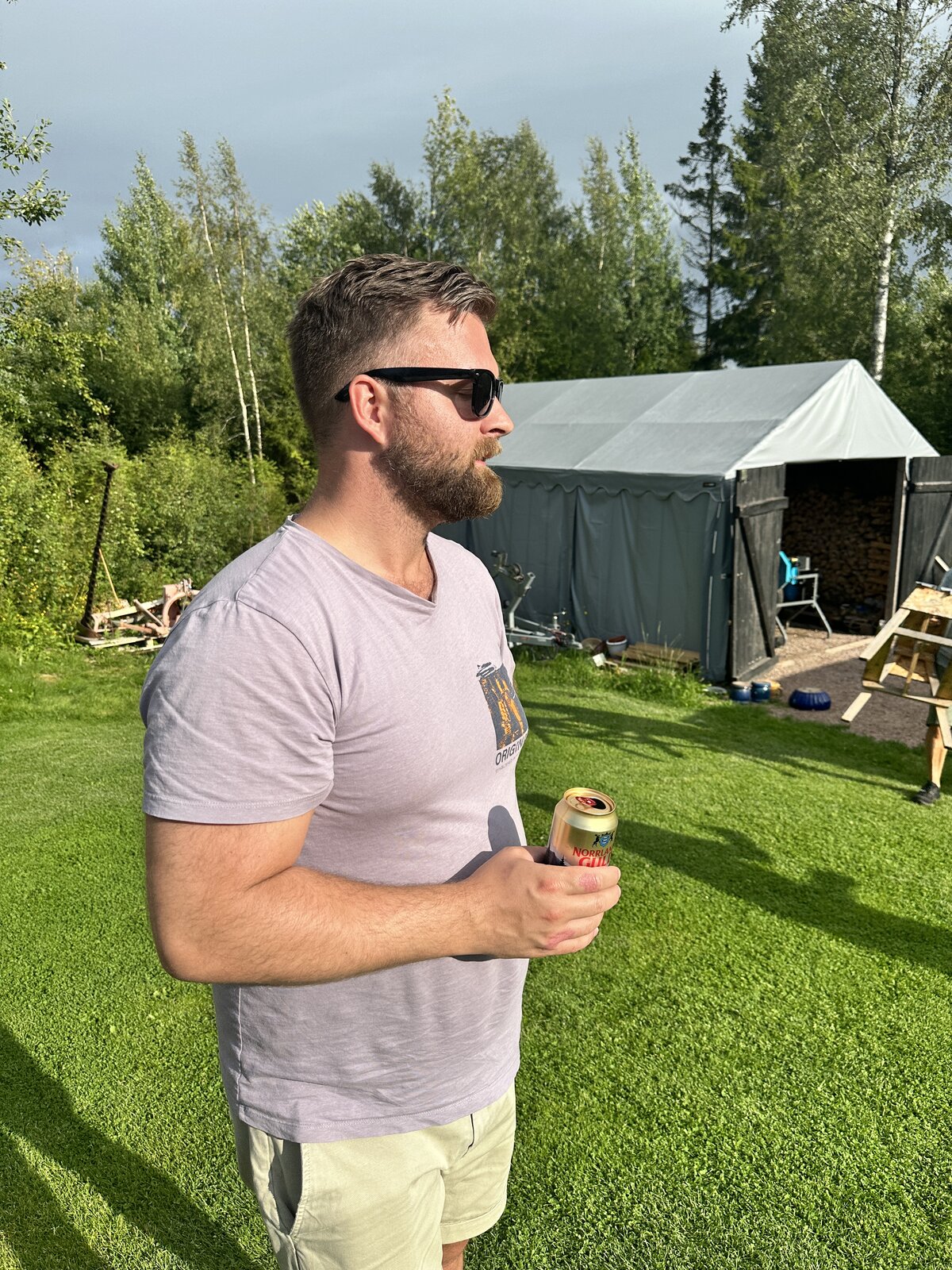 Martin, backyard, beer, sun